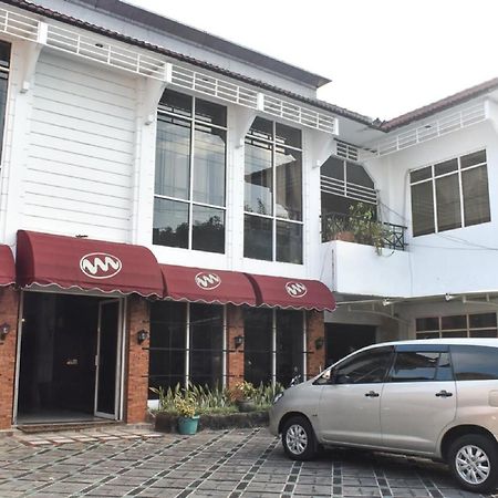 Reddoorz Near Kampung Warna Warni Malang Exterior foto