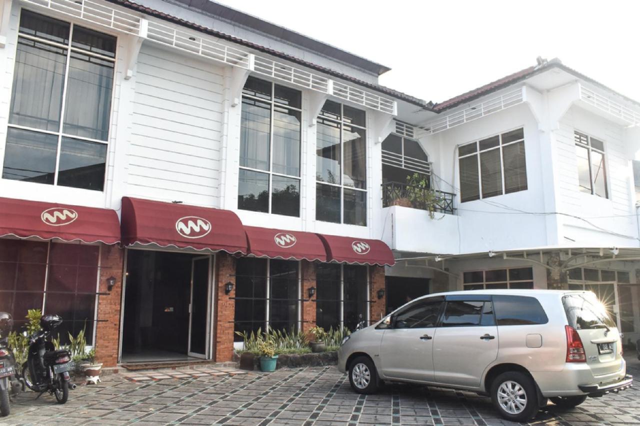 Reddoorz Near Kampung Warna Warni Malang Exterior foto